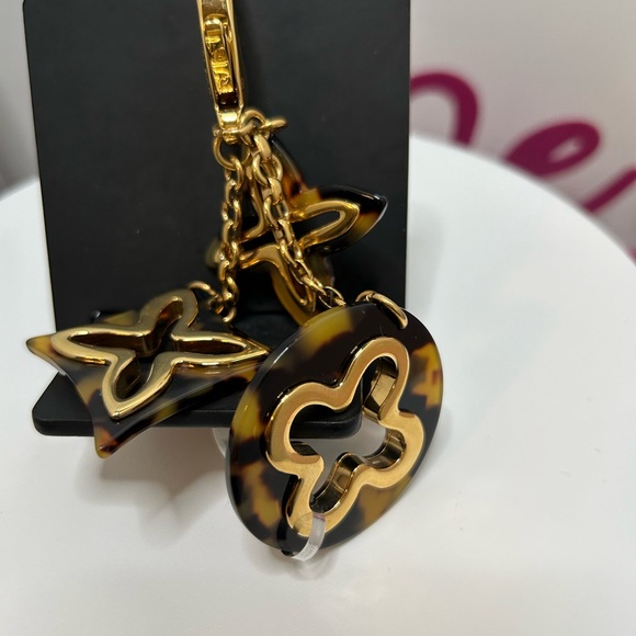 Louis Vuitton Logo Fleur d’Epi bag charm - Tortoise Shell Enamel - Picture 2 of 8